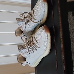 Men's size 9 Yeezy Boost Grey